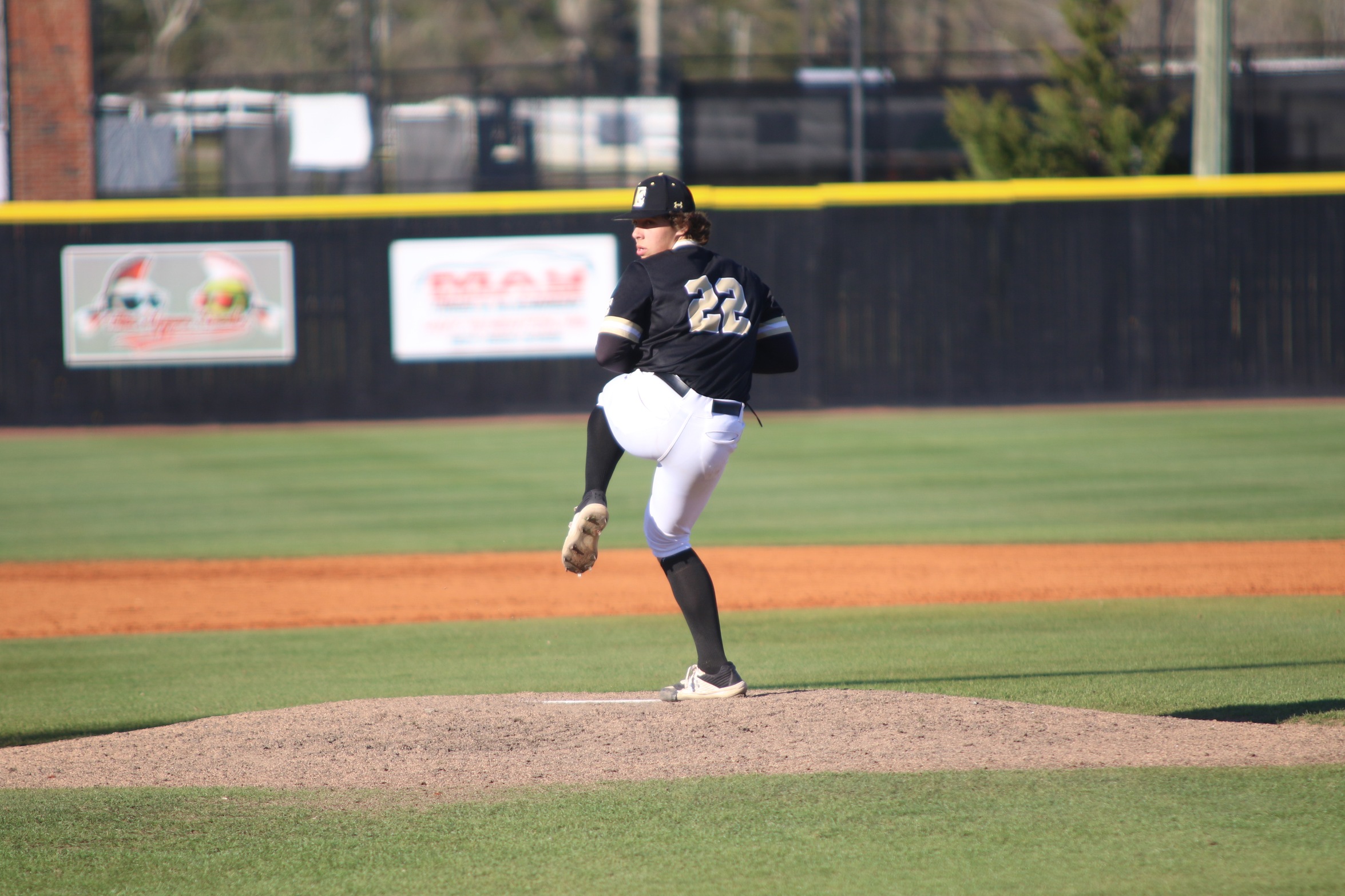 Warriors Split with Hinds in Two-Day Series