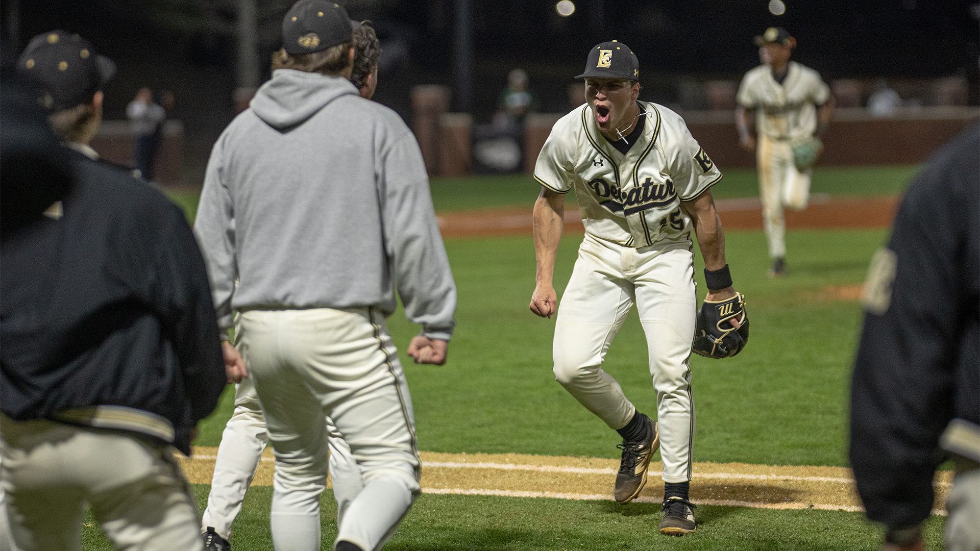 Warriors Plate 42 Runs in Doubleheader Sweep